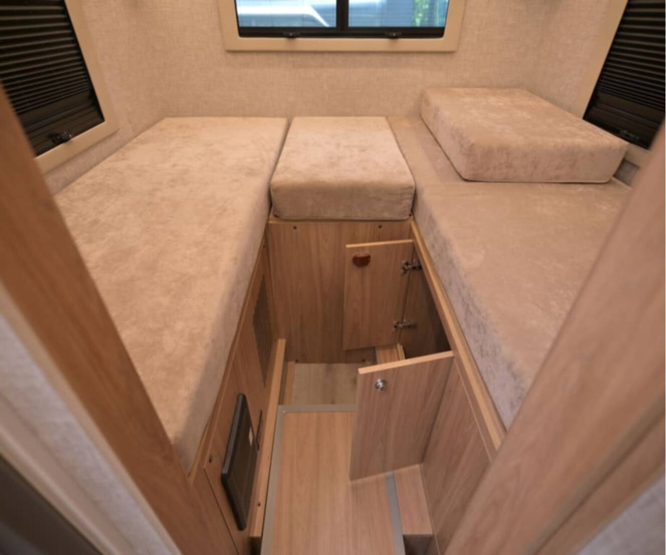 A photo of this 2027 Tiffin WAYFARER 25XLW