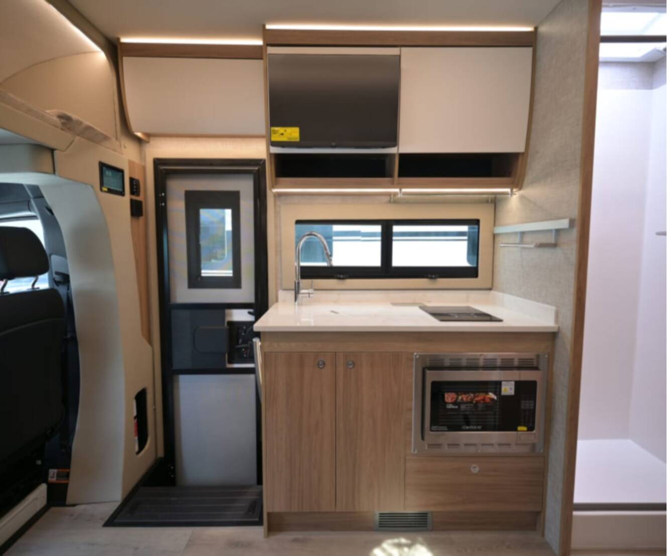 A photo of this 2027 Tiffin WAYFARER 25XLW