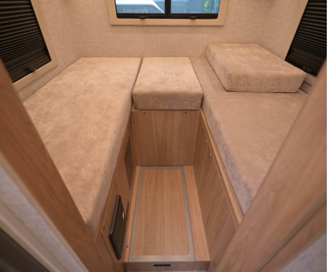 A photo of this 2027 Tiffin WAYFARER 25XLW