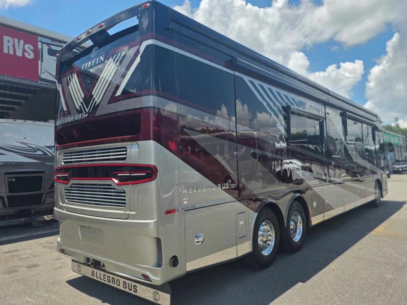 A photo of this 2024 Tiffin Allegro Bus 45 OPP
