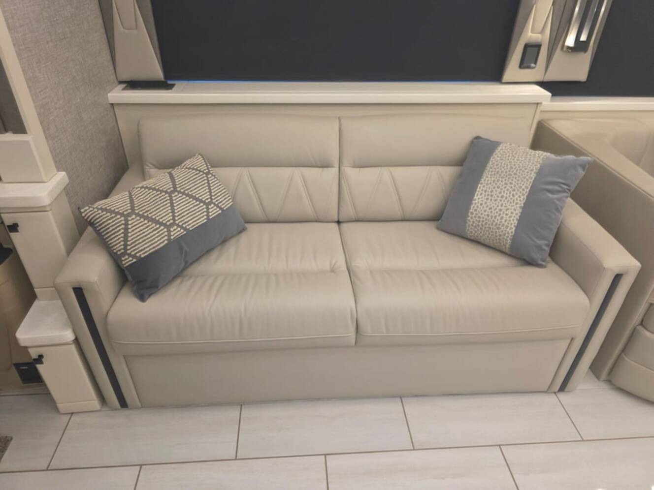 A photo of this 2024 Tiffin Allegro Bus 45 OPP