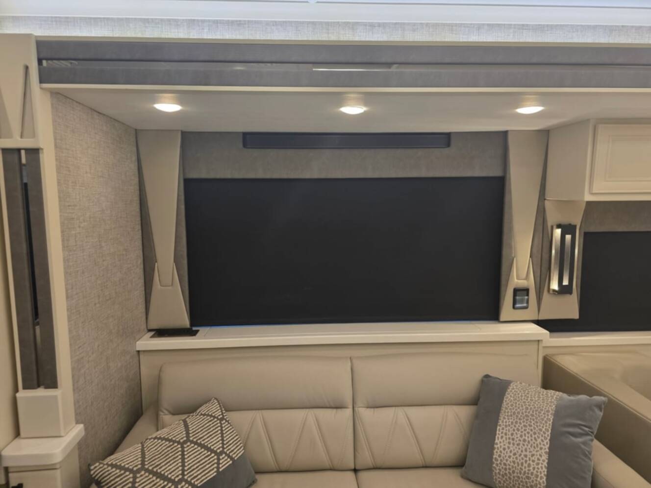 A photo of this 2024 Tiffin Allegro Bus 45 OPP