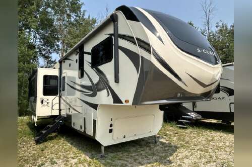 2019 Grand Design Solitude S-Class 2930RL in sturgeon bay WI