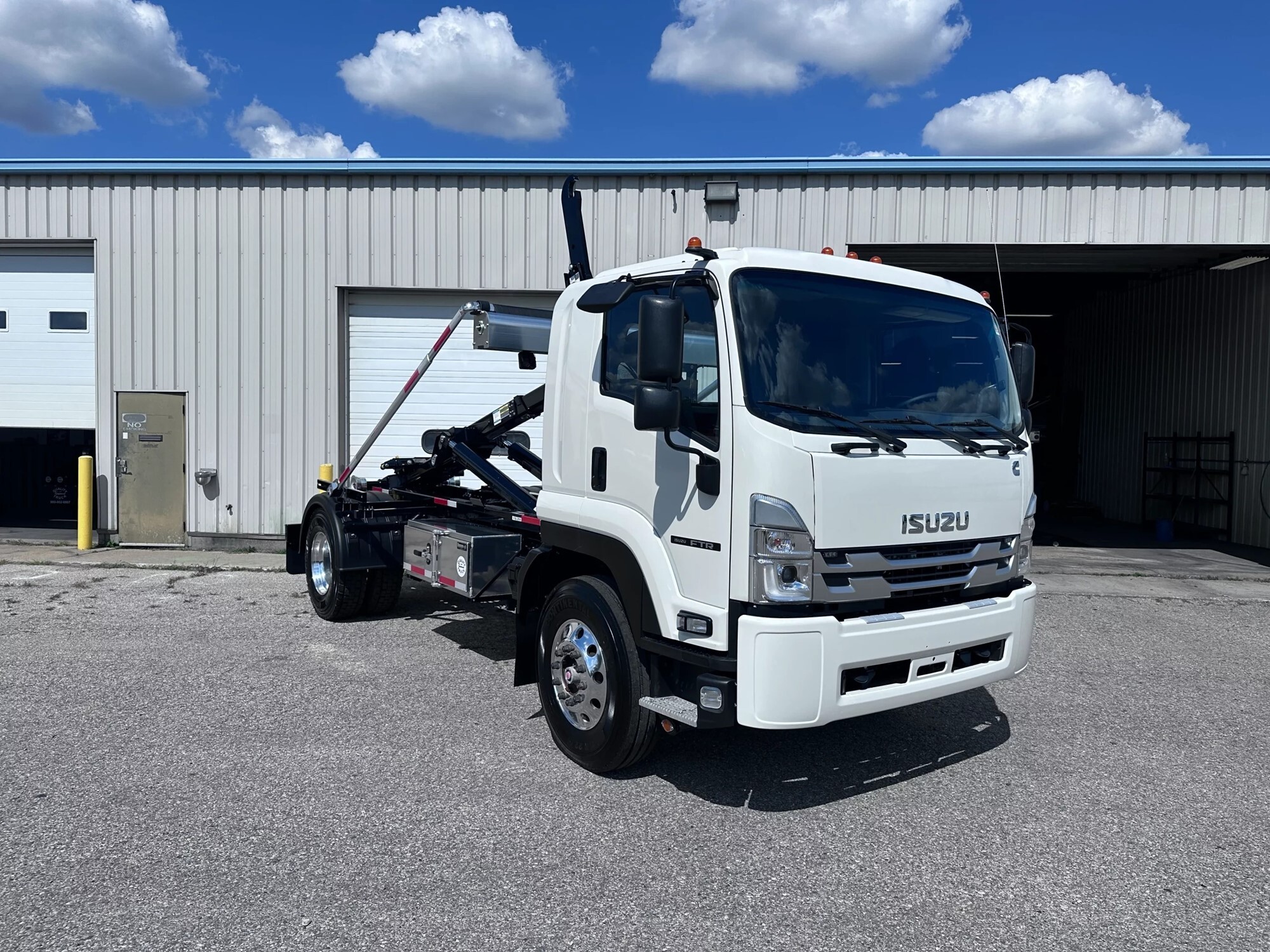 2025 ISUZU FTR in Saint Michael, MN