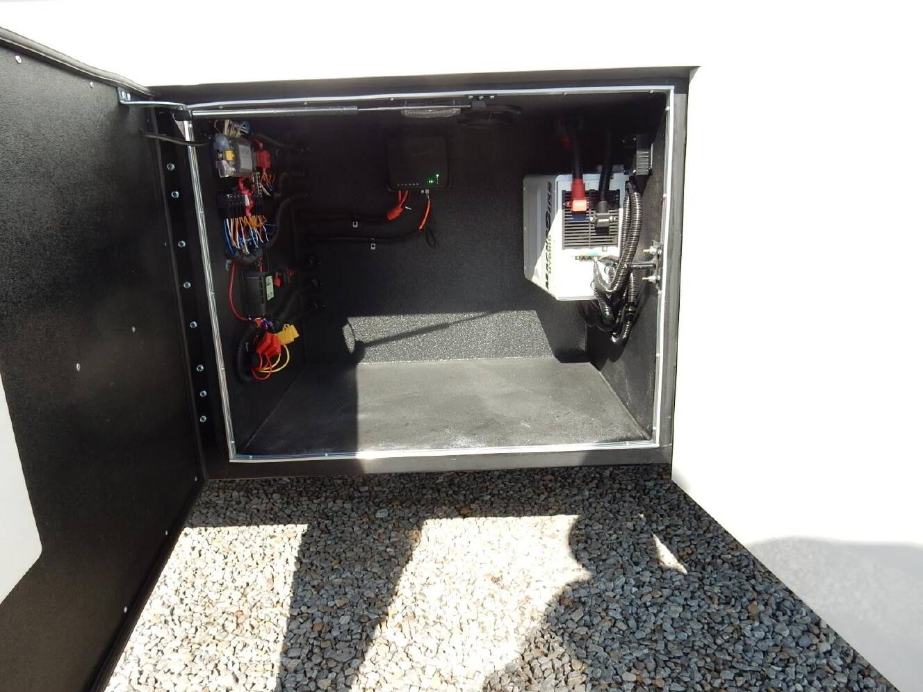 A photo of this 2027 Show Hauler SH1377T1-36