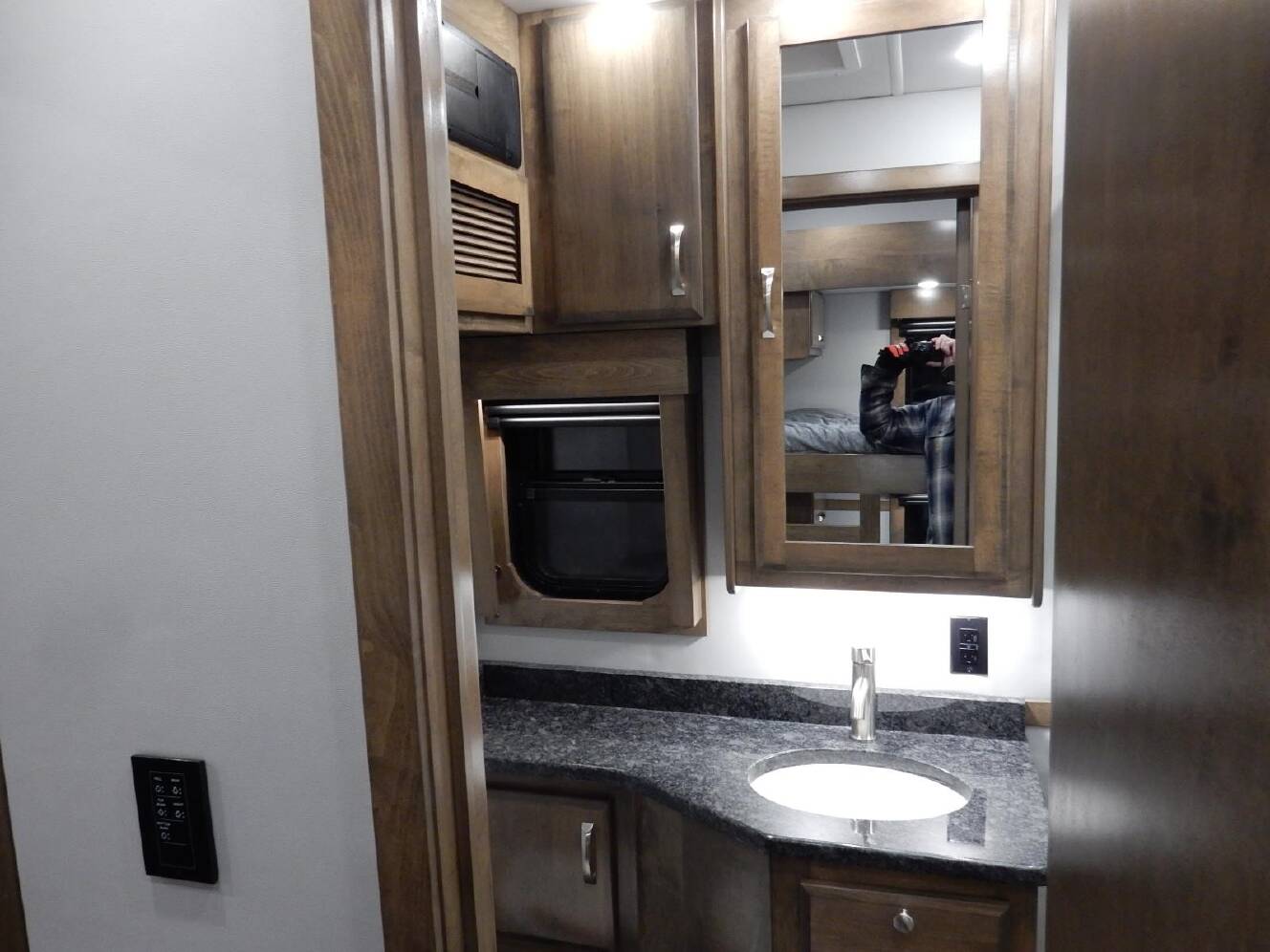 A photo of this 2027 Show Hauler SH1377T1-36