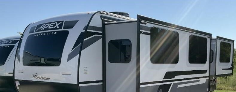 2023 Coachmen APEX ULTRA LITE 243FKS in early TX