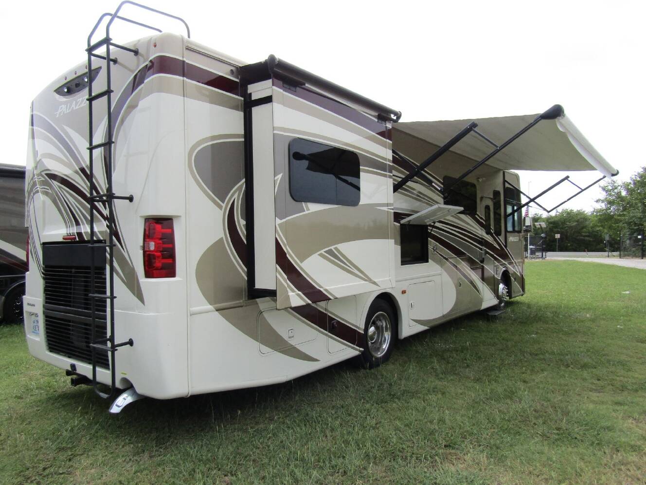A photo of this 2016 Thor Motor Coach PALAZZO 33.2