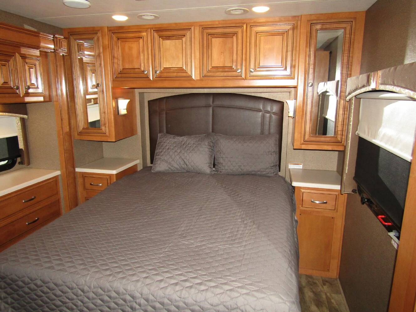 A photo of this 2016 Thor Motor Coach PALAZZO 33.2