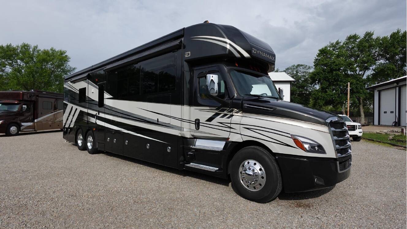 A photo of this 2027 Dynamax GRAND SPORT 45CB