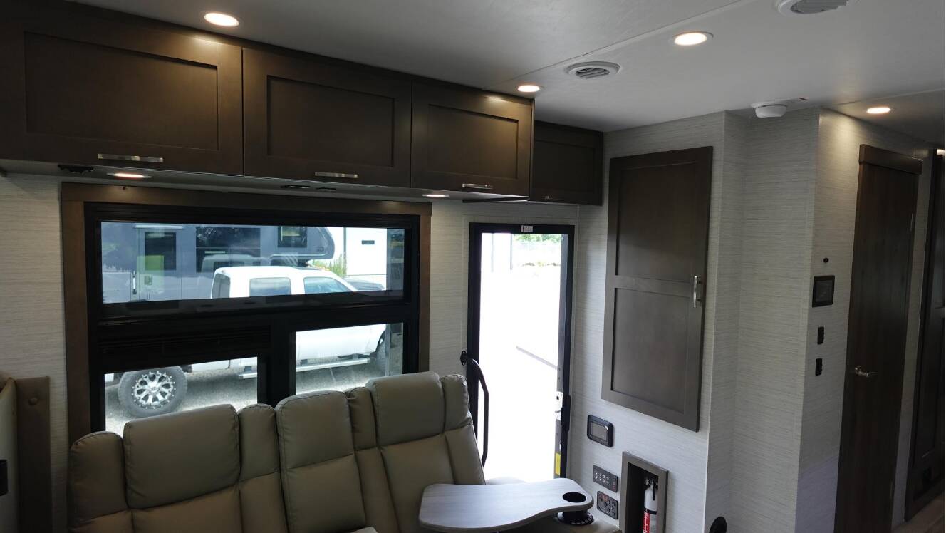 A photo of this 2027 Dynamax ISATA 6 31KS