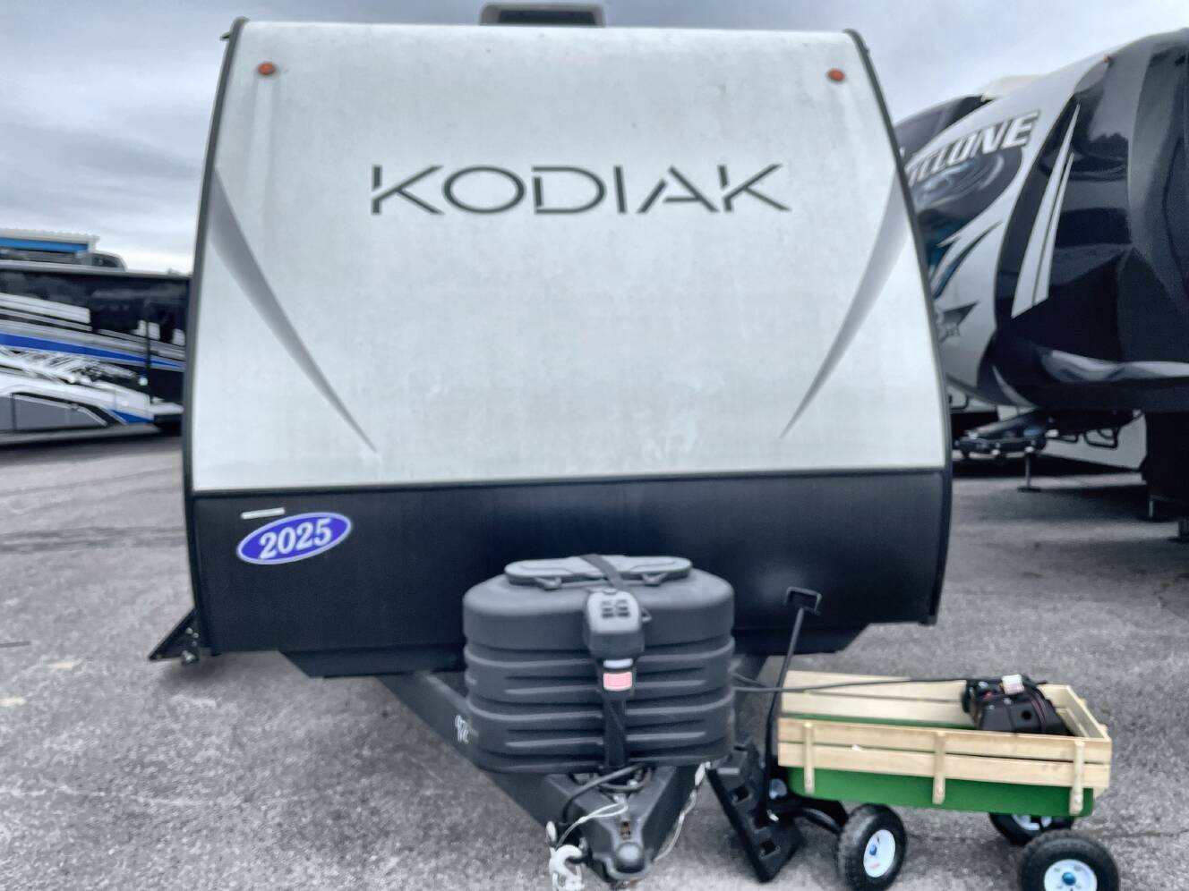 A photo of this 2025 Dutchmen KODIAK 332BHSL