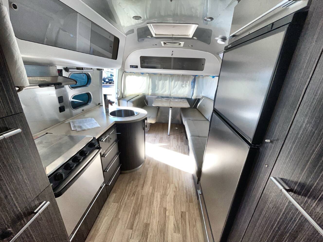 A photo of this 2014 Airstream INTERNATIONAL SIGNATURE 27
