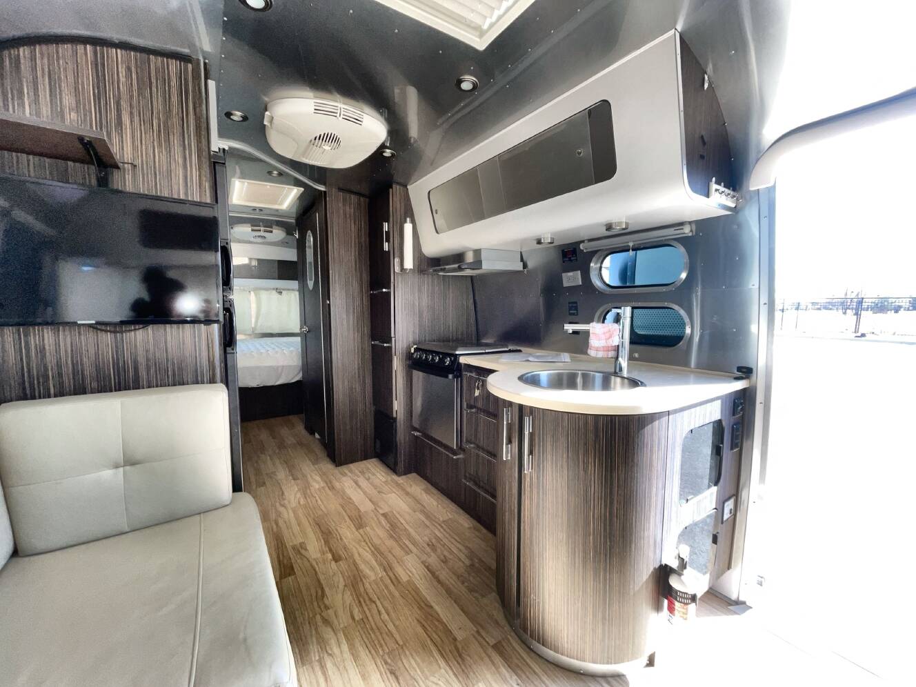 A photo of this 2014 Airstream INTERNATIONAL SIGNATURE 27