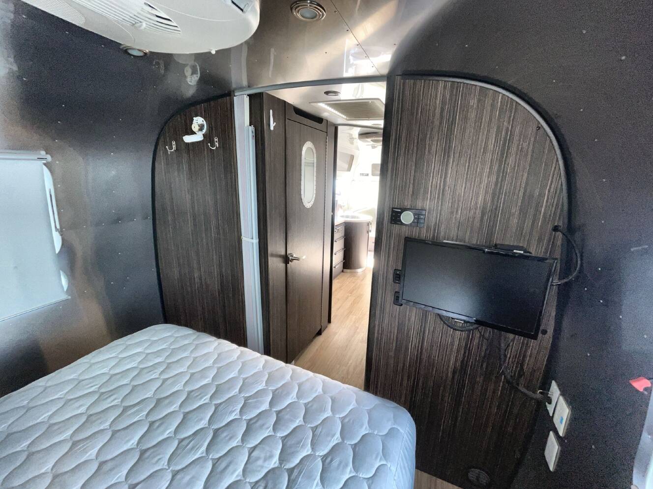 A photo of this 2014 Airstream INTERNATIONAL SIGNATURE 27