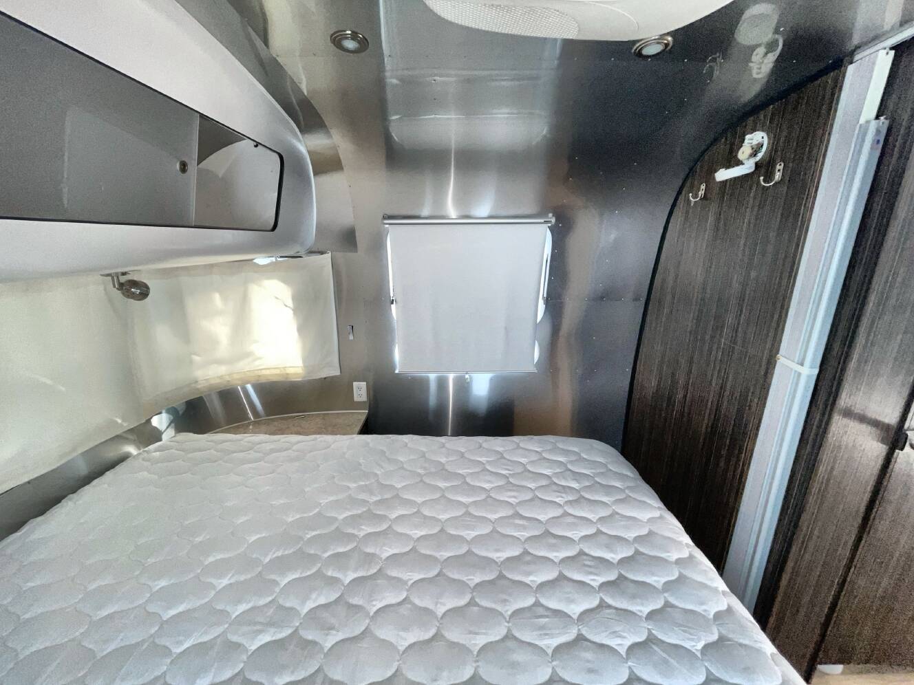 A photo of this 2014 Airstream INTERNATIONAL SIGNATURE 27