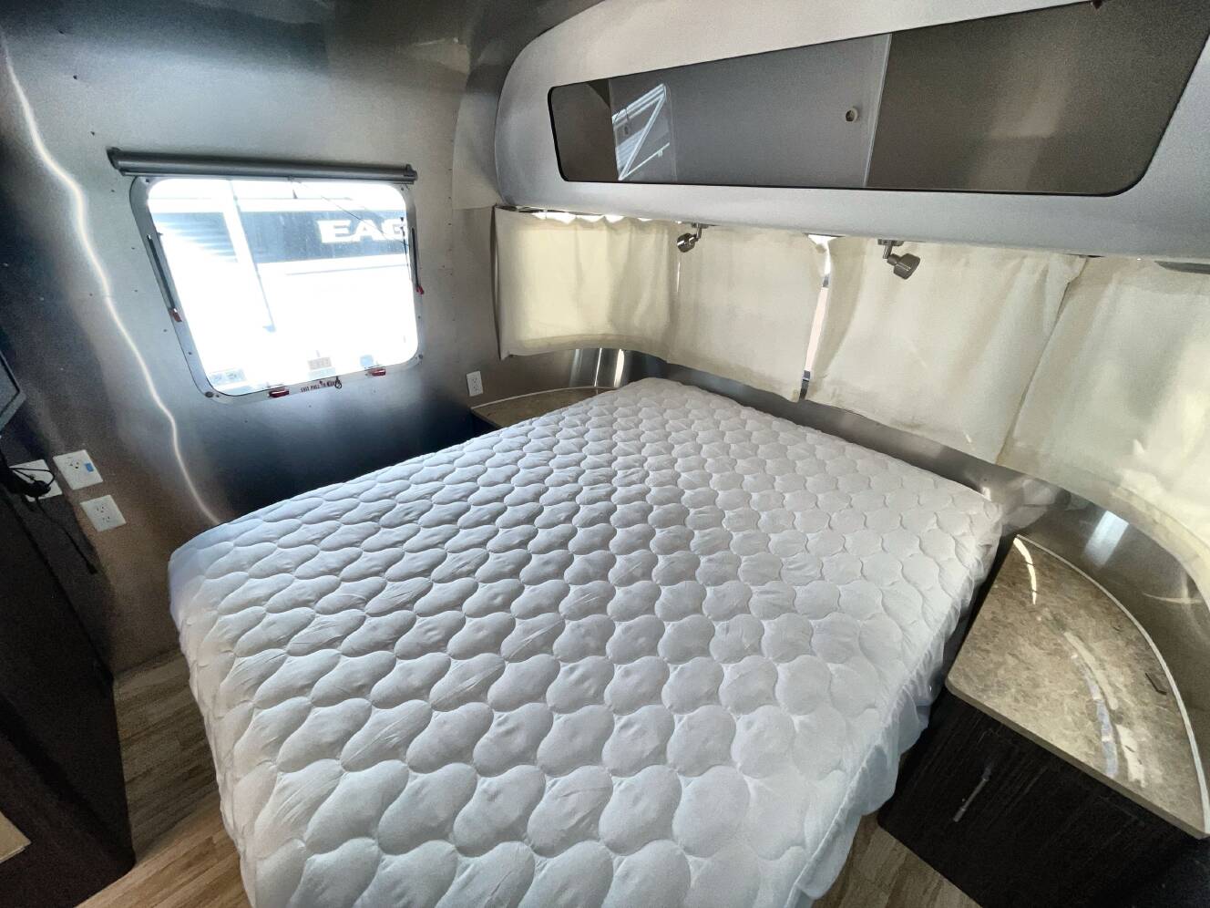 A photo of this 2014 Airstream INTERNATIONAL SIGNATURE 27