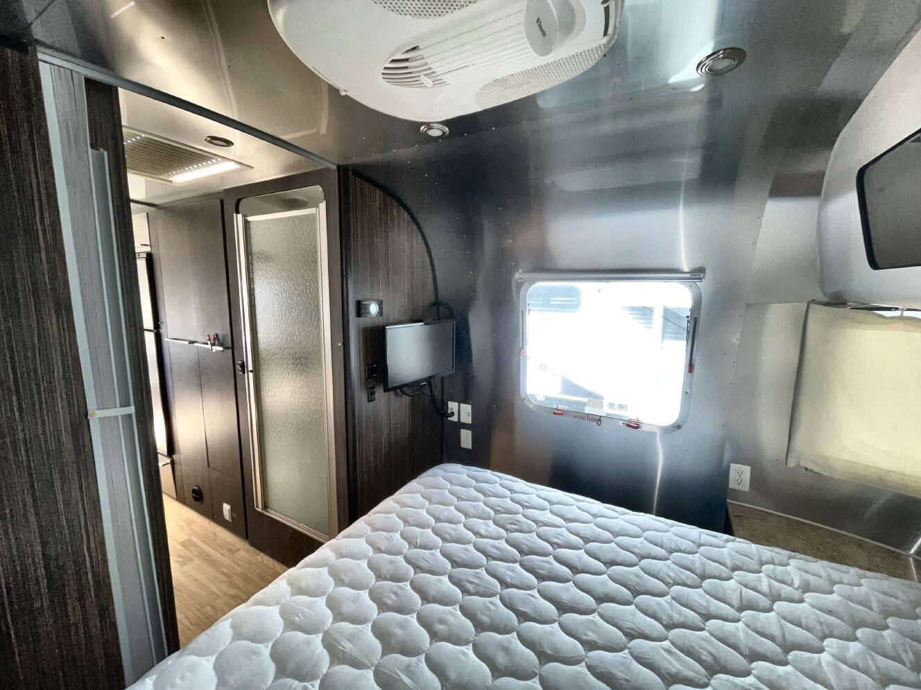 A photo of this 2014 Airstream INTERNATIONAL SIGNATURE 27