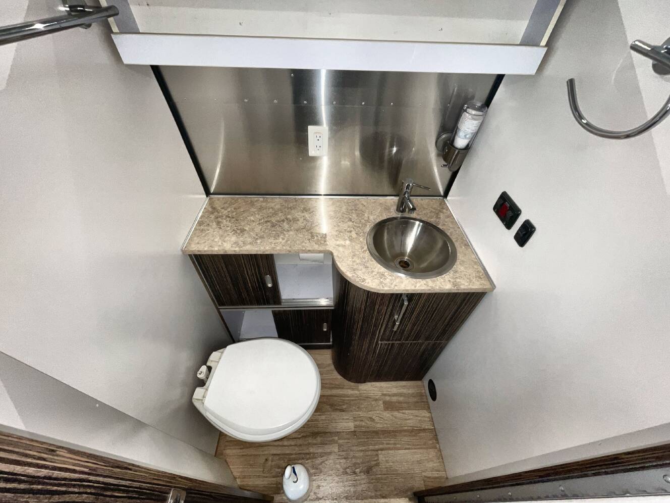 A photo of this 2014 Airstream INTERNATIONAL SIGNATURE 27