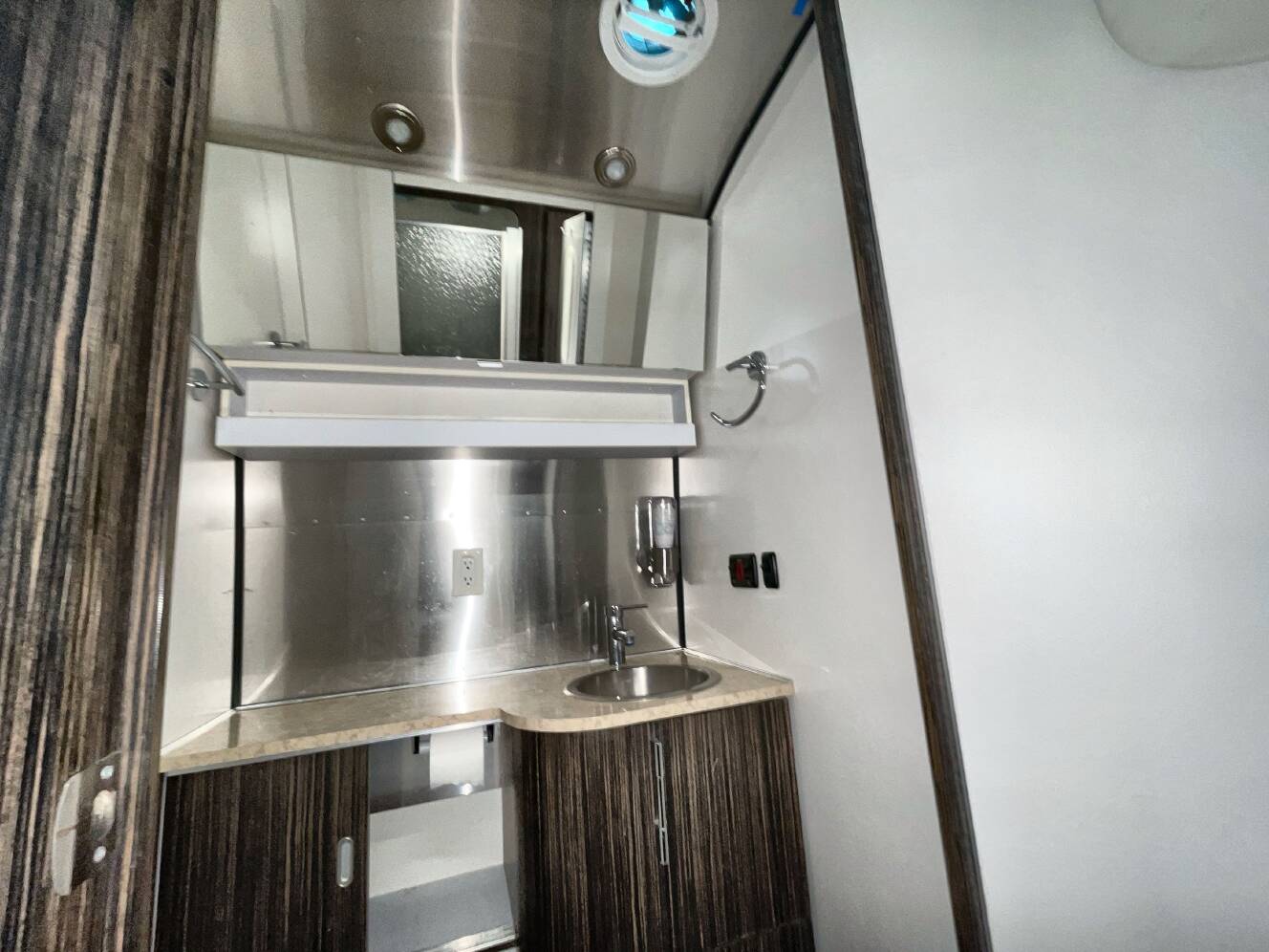 A photo of this 2014 Airstream INTERNATIONAL SIGNATURE 27