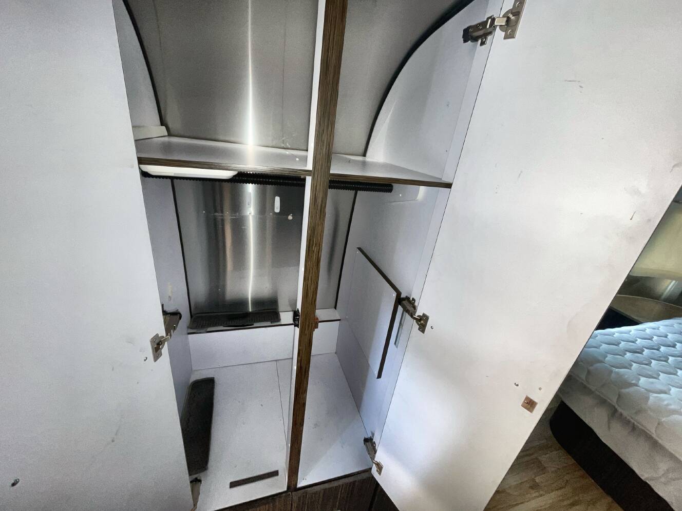 A photo of this 2014 Airstream INTERNATIONAL SIGNATURE 27