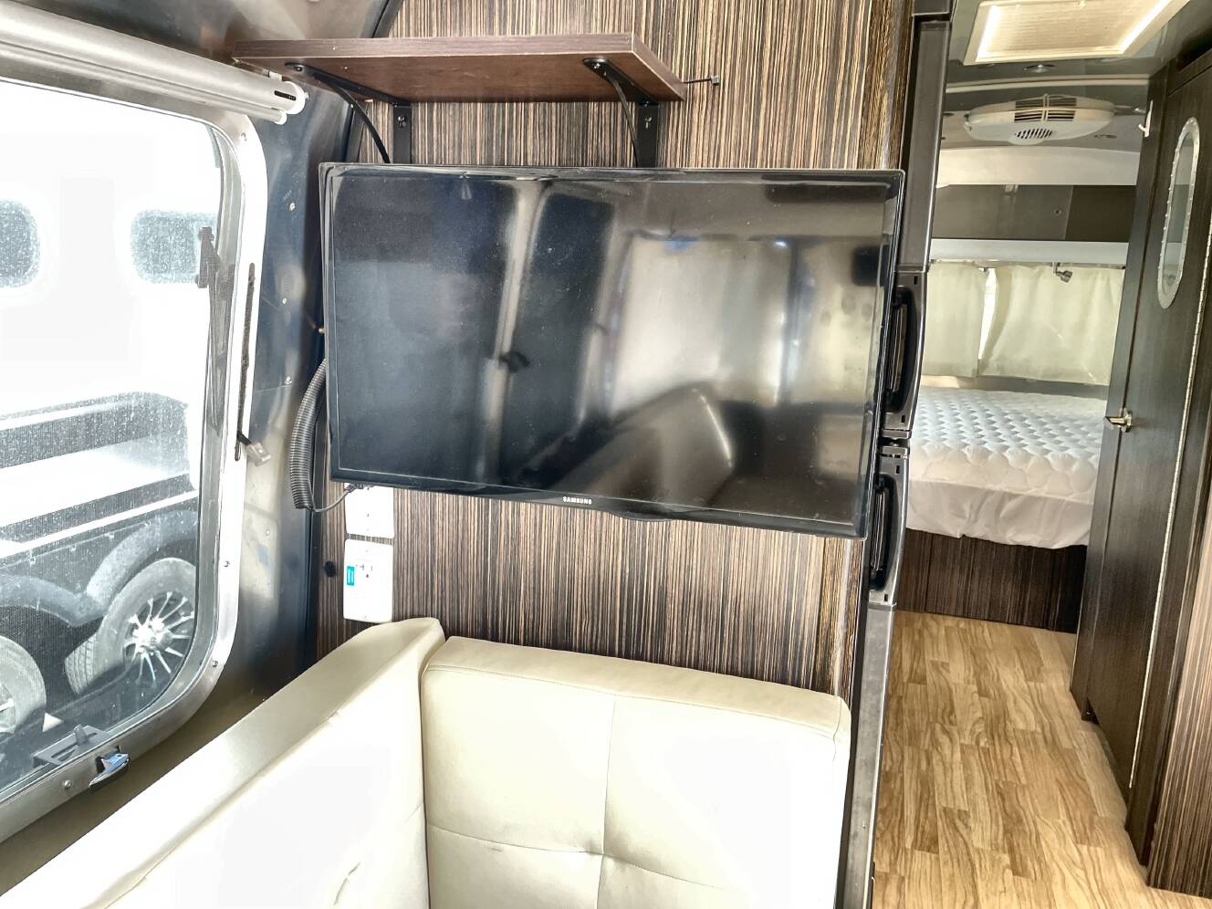 A photo of this 2014 Airstream INTERNATIONAL SIGNATURE 27