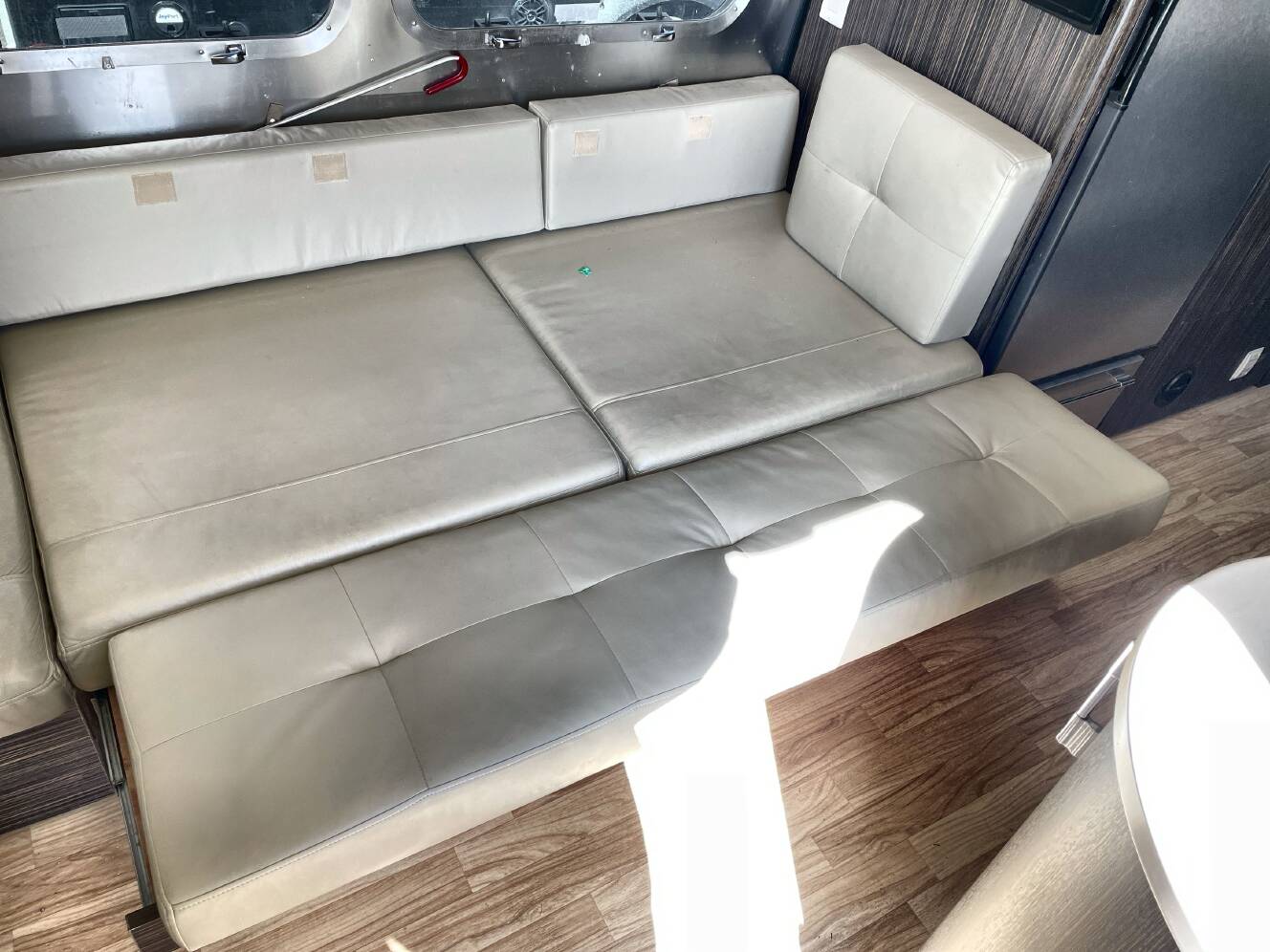 A photo of this 2014 Airstream INTERNATIONAL SIGNATURE 27