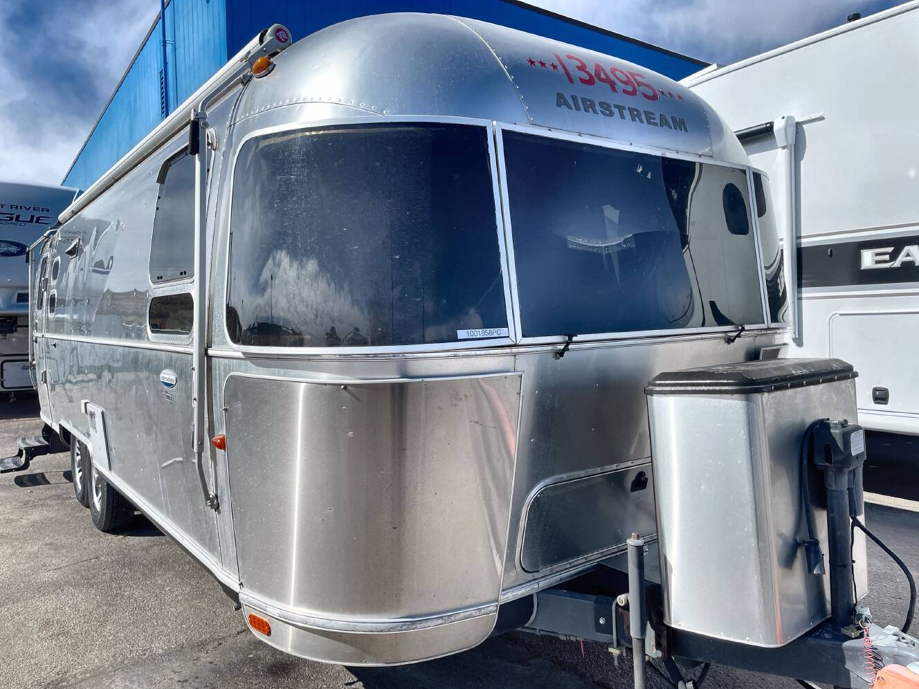 A photo of this 2014 Airstream INTERNATIONAL SIGNATURE 27