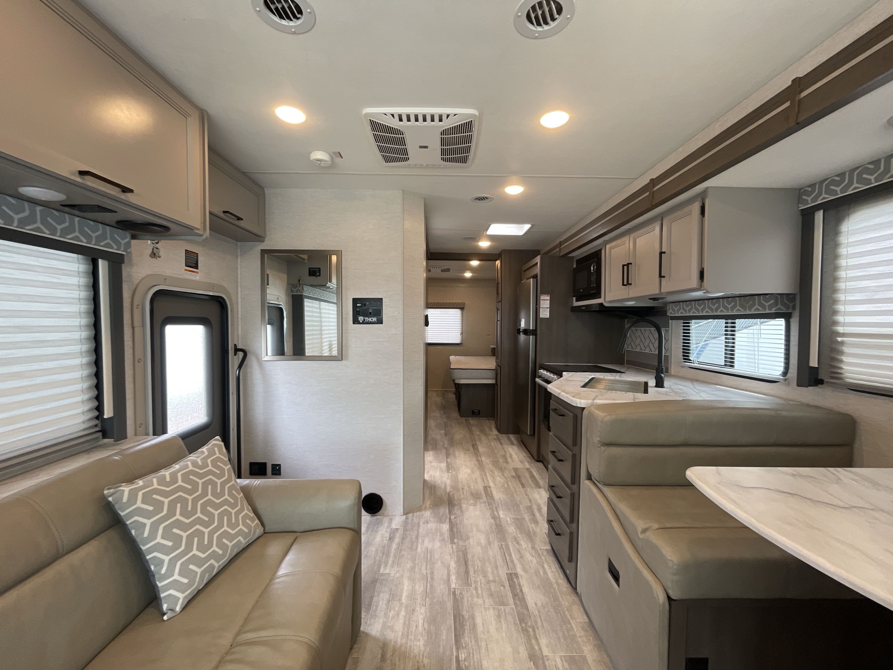2024 Thor FREEDOM TRAVELER B30 in jackson MS