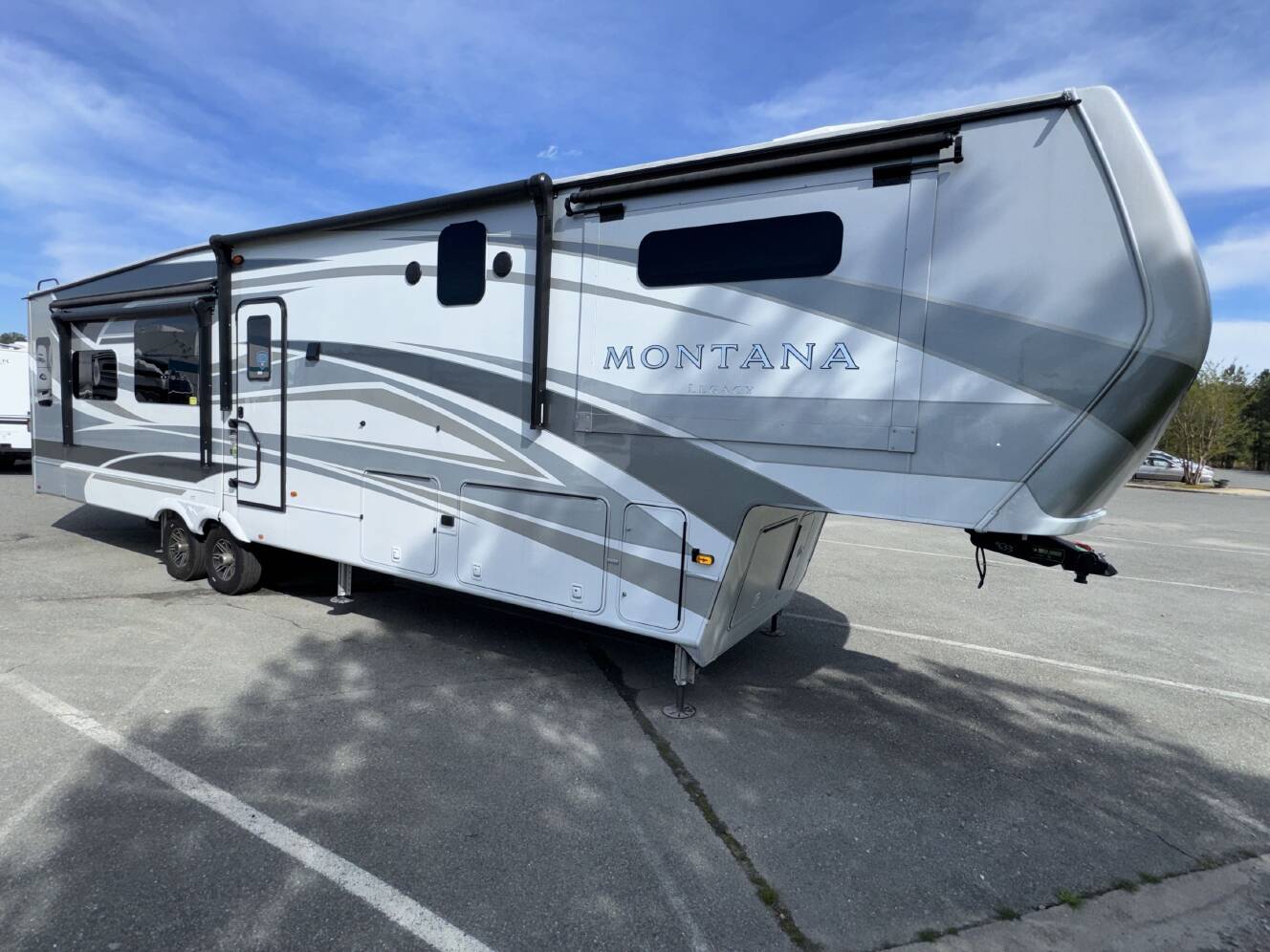 A photo of this 2023 Keystone MONTANA 3781RL