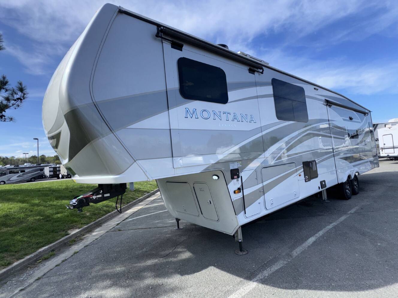 A photo of this 2023 Keystone MONTANA 3781RL