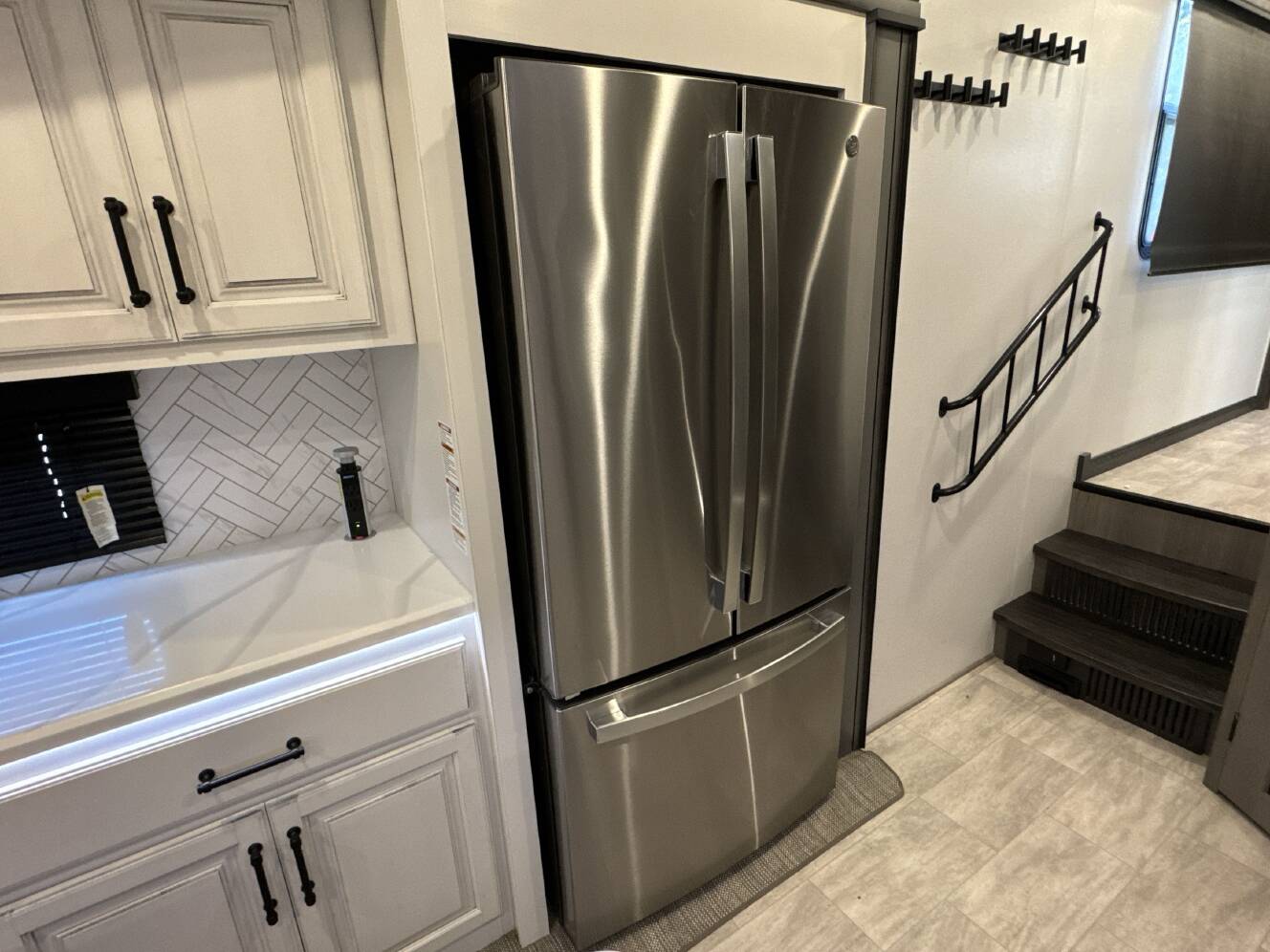 A photo of this 2023 Keystone MONTANA 3781RL