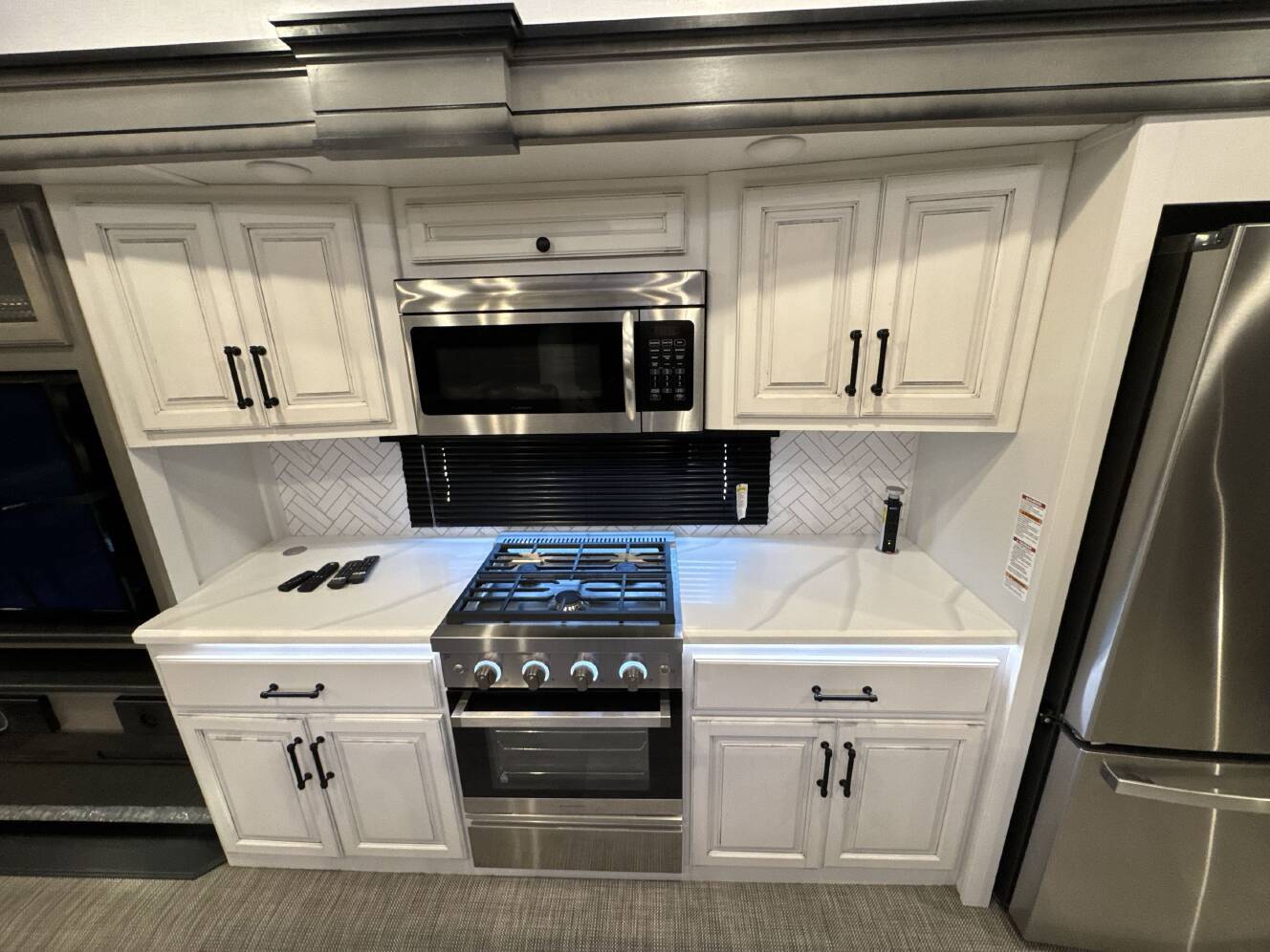 A photo of this 2023 Keystone MONTANA 3781RL
