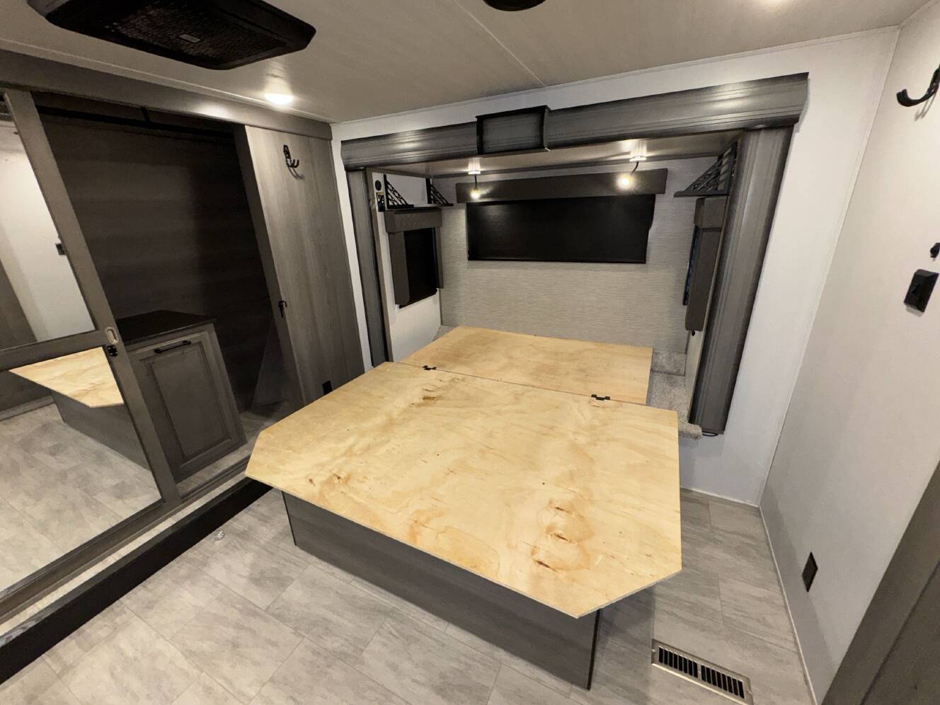 A photo of this 2023 Keystone MONTANA 3781RL
