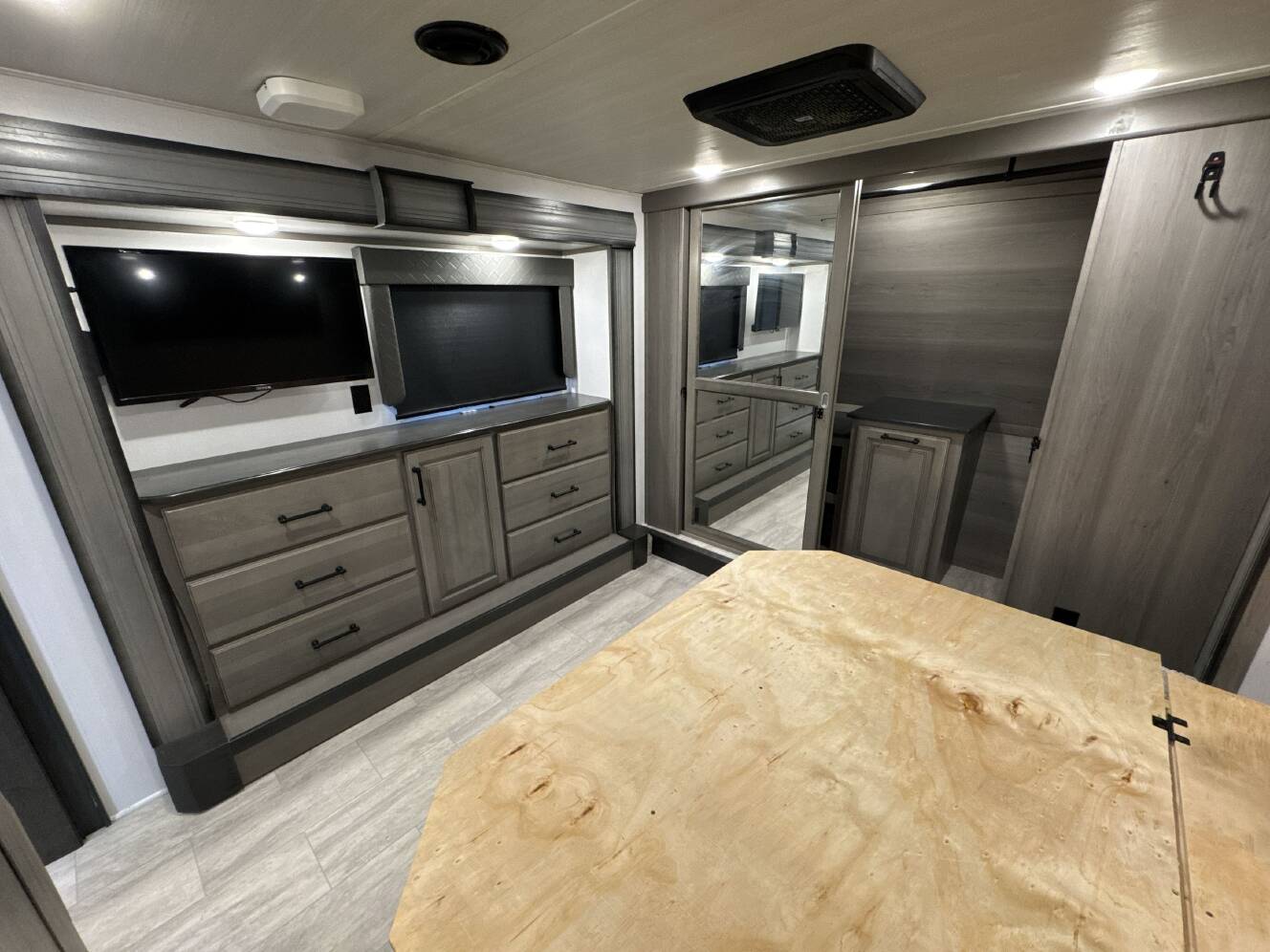 A photo of this 2023 Keystone MONTANA 3781RL