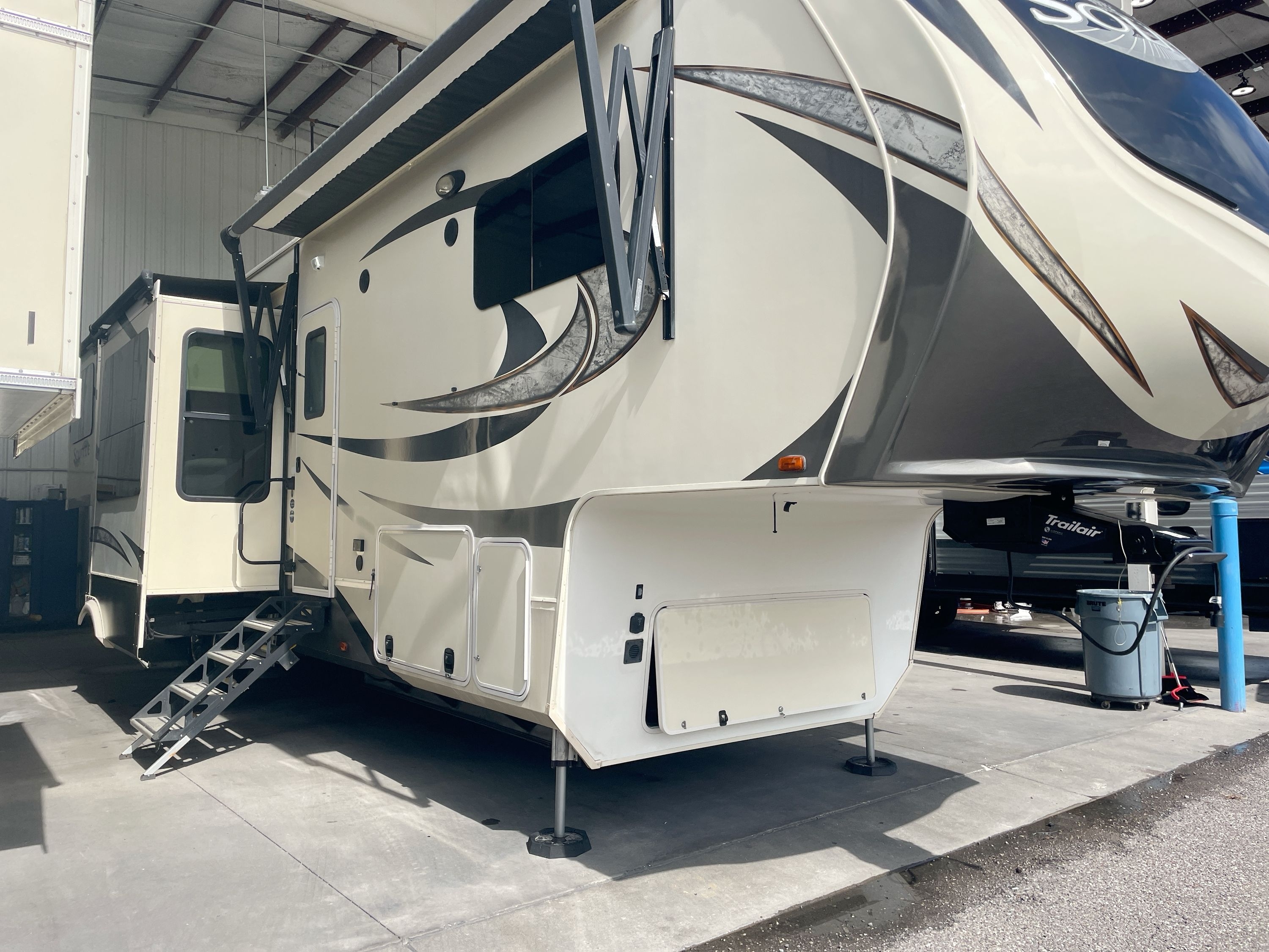 2017 Grand Design SOLITUDE 375RES in dover FL