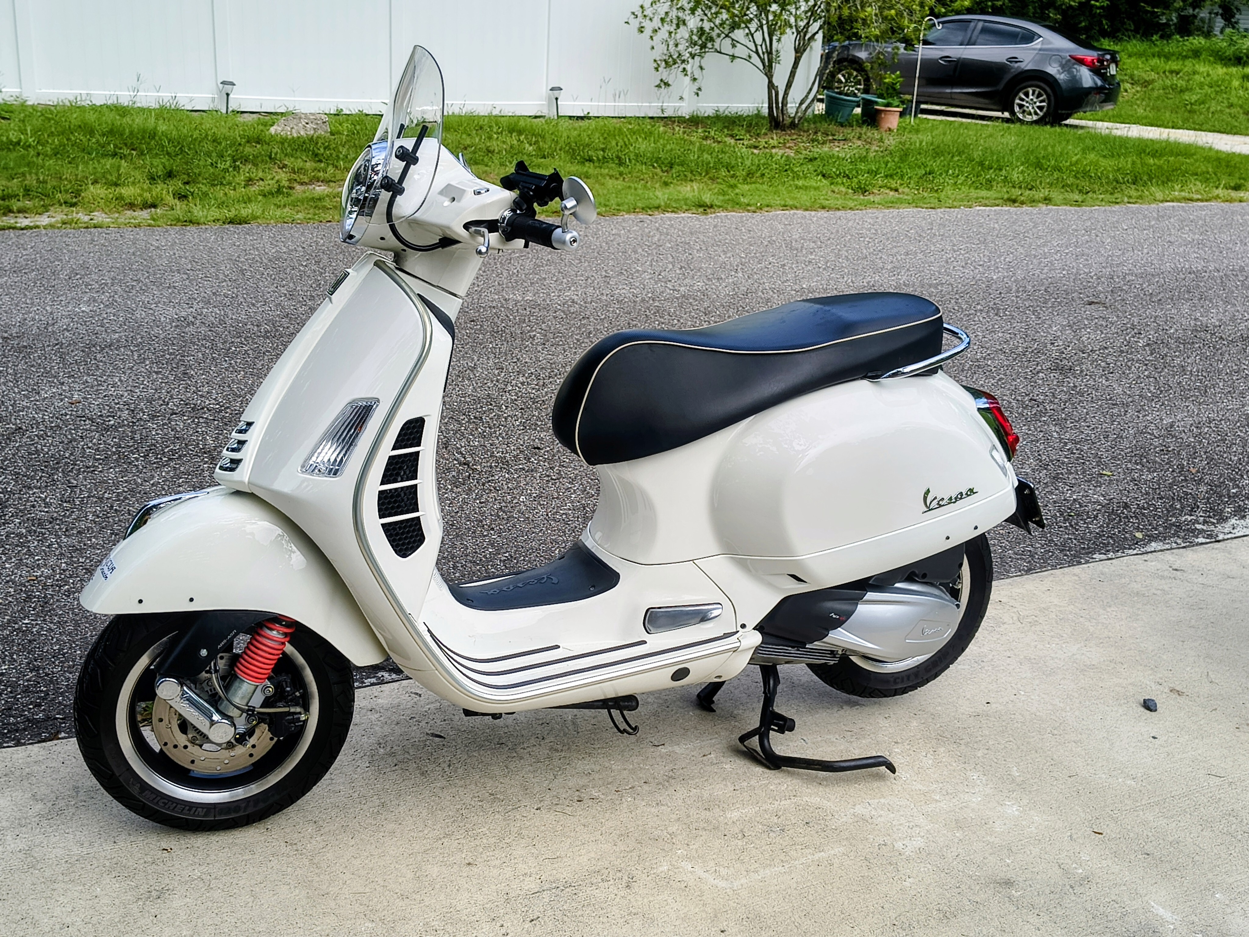 2020 Vespa GTS 300 HPE Scooter motorcycle