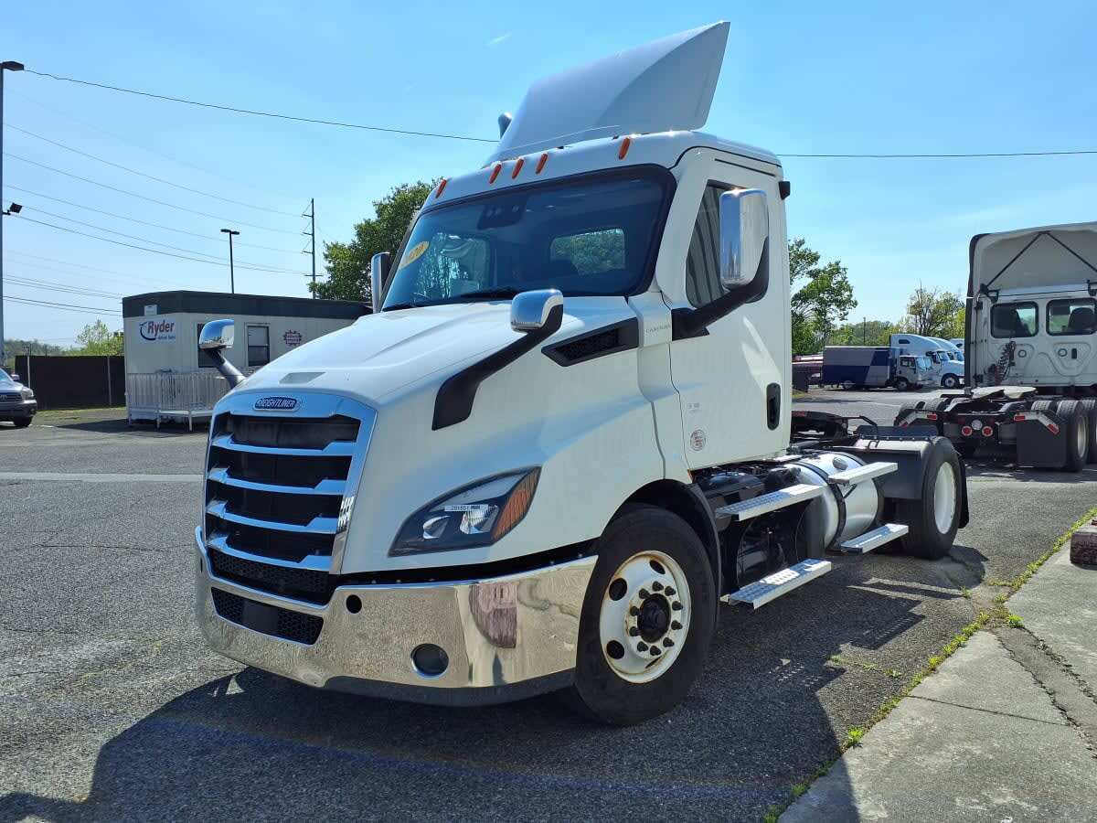 2020 FREIGHTLINER CASCADIA 116 in Knoxville, TN