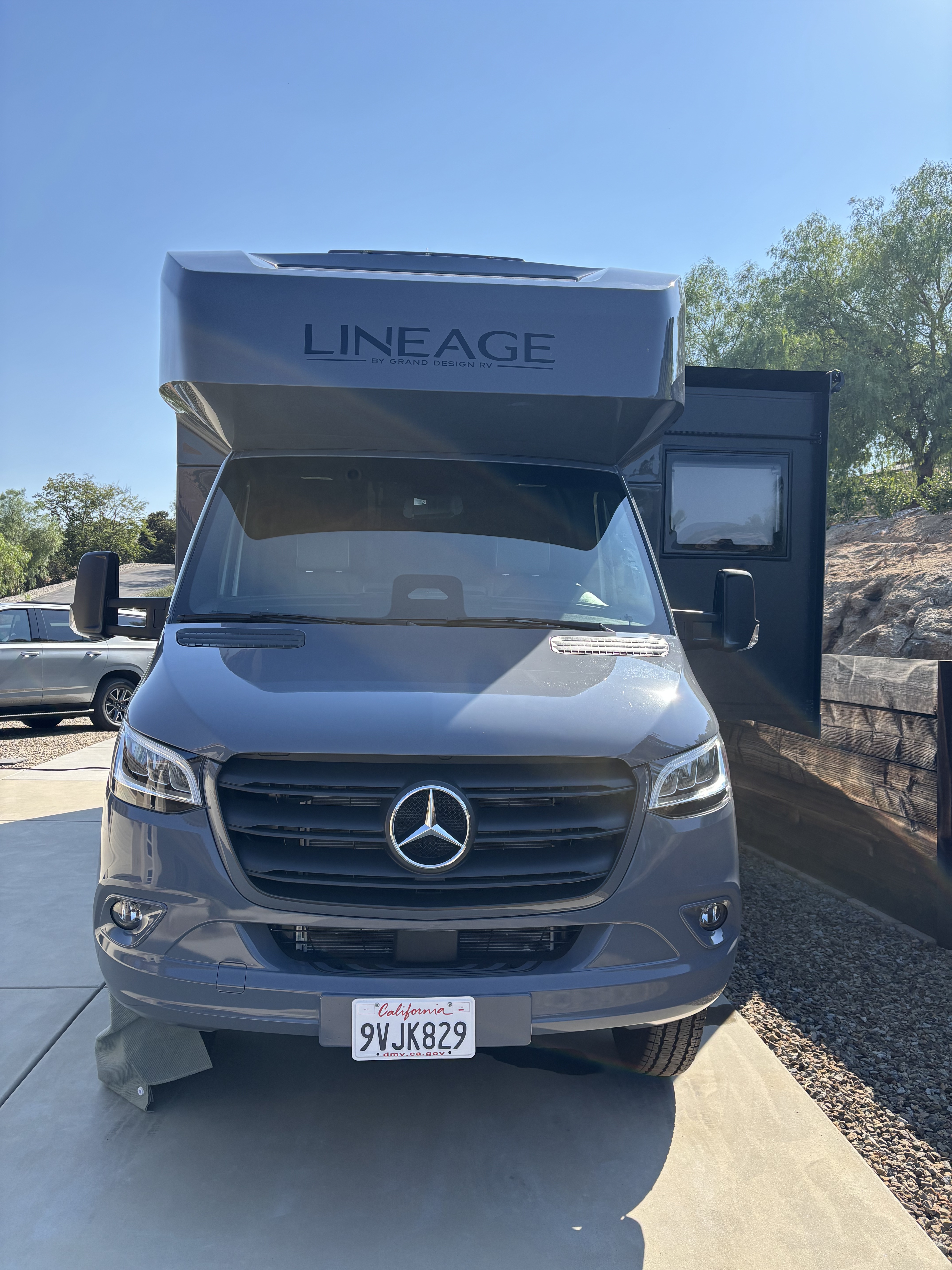 2026 Grand Design LINEAGE SERIES M 25FW RV