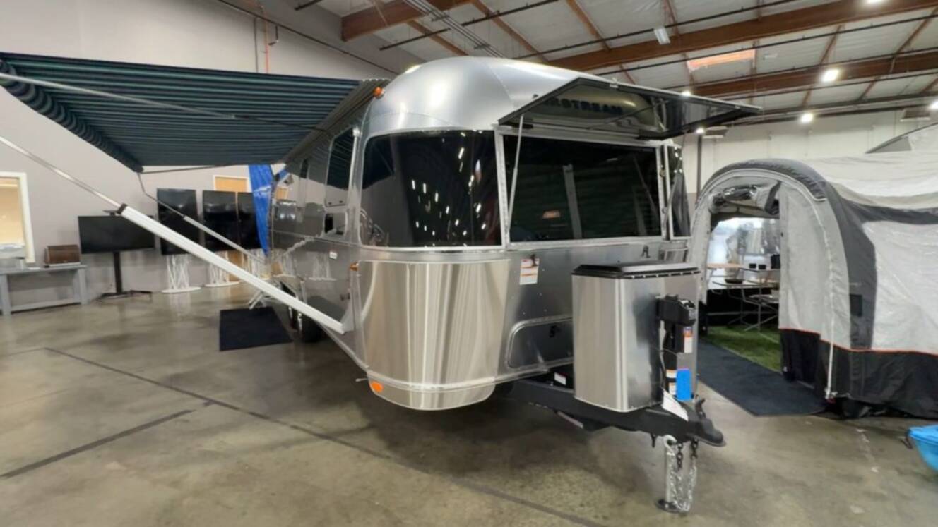 A photo of this 2026 Airstream International 27FB