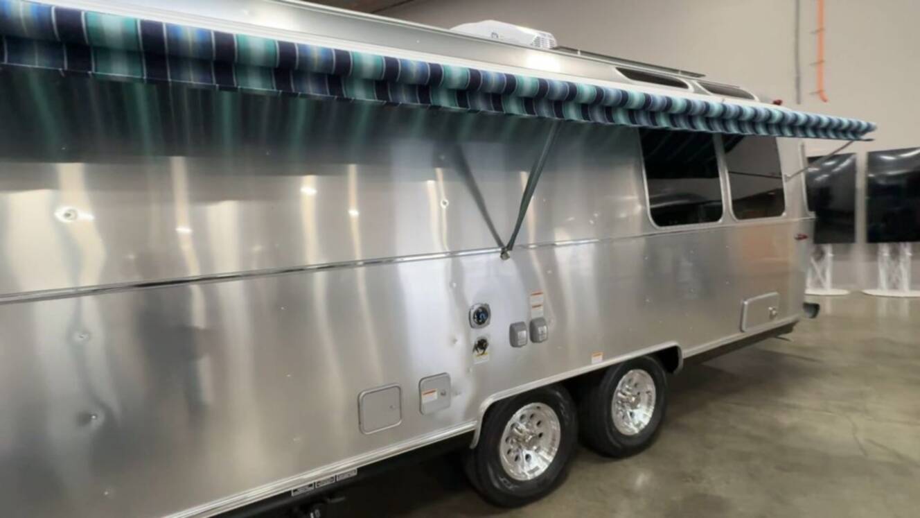 A photo of this 2026 Airstream International 27FB