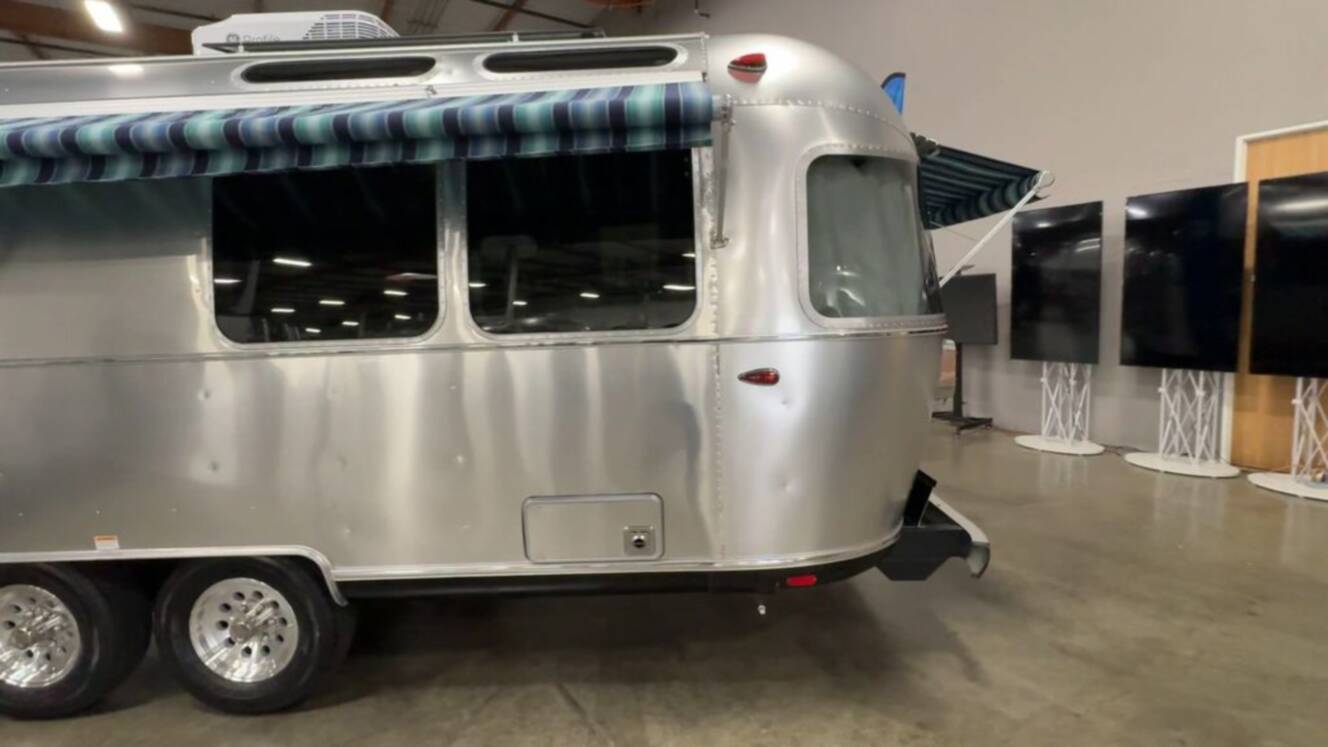 A photo of this 2026 Airstream International 27FB