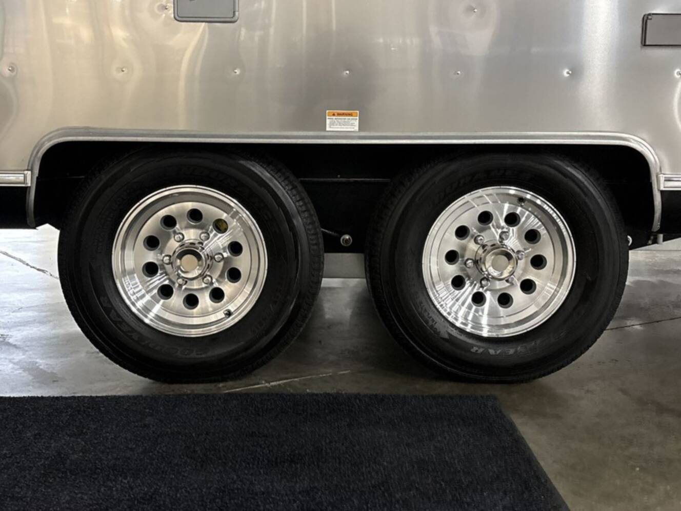 A photo of this 2026 Airstream International 27FB