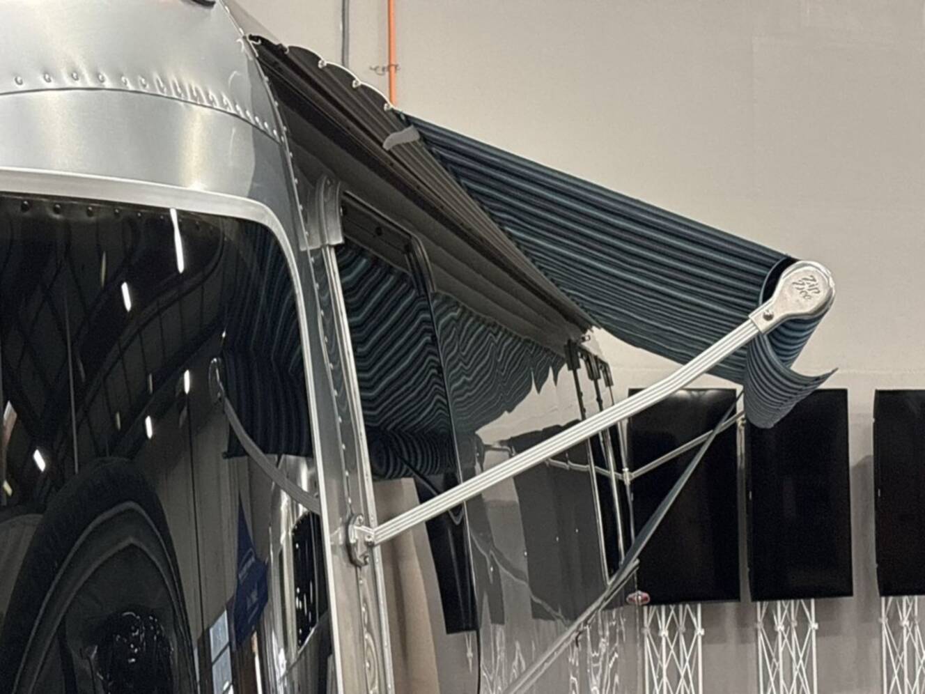 A photo of this 2026 Airstream International 27FB