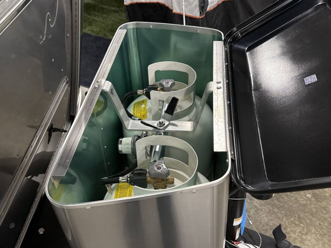 A photo of this 2026 Airstream International 27FB