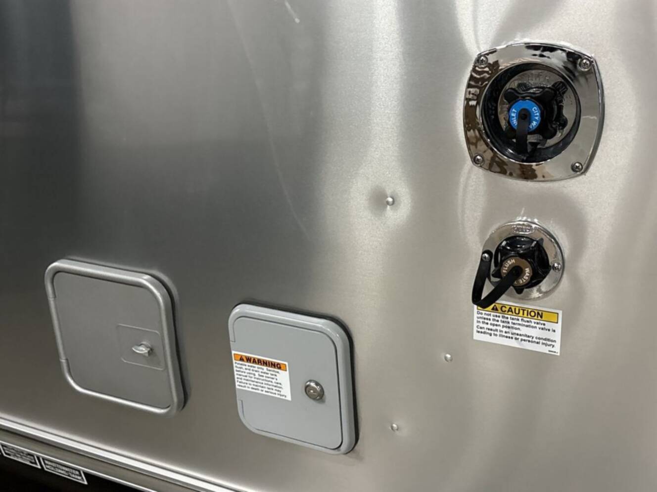 A photo of this 2026 Airstream International 27FB