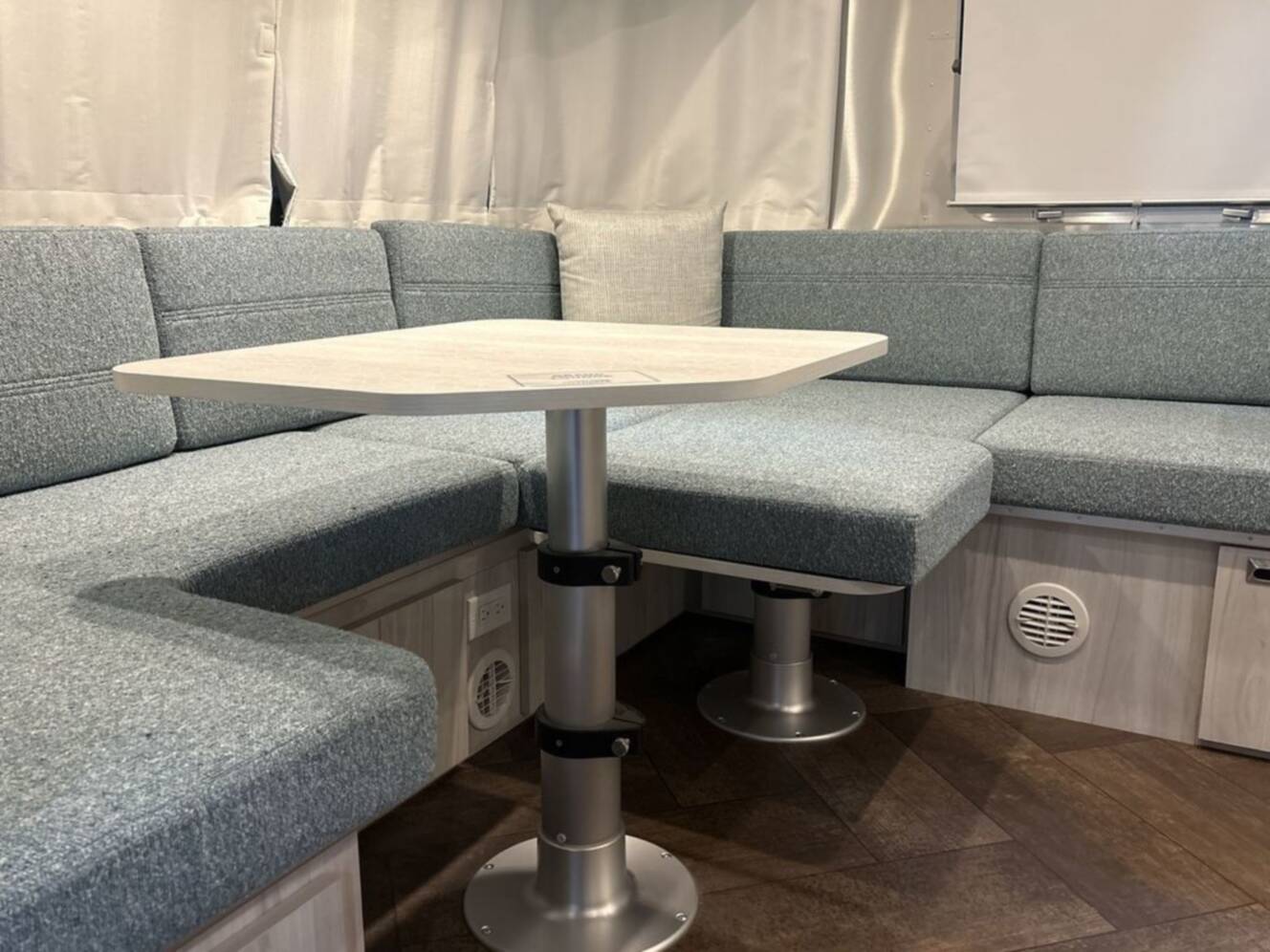 A photo of this 2026 Airstream International 27FB