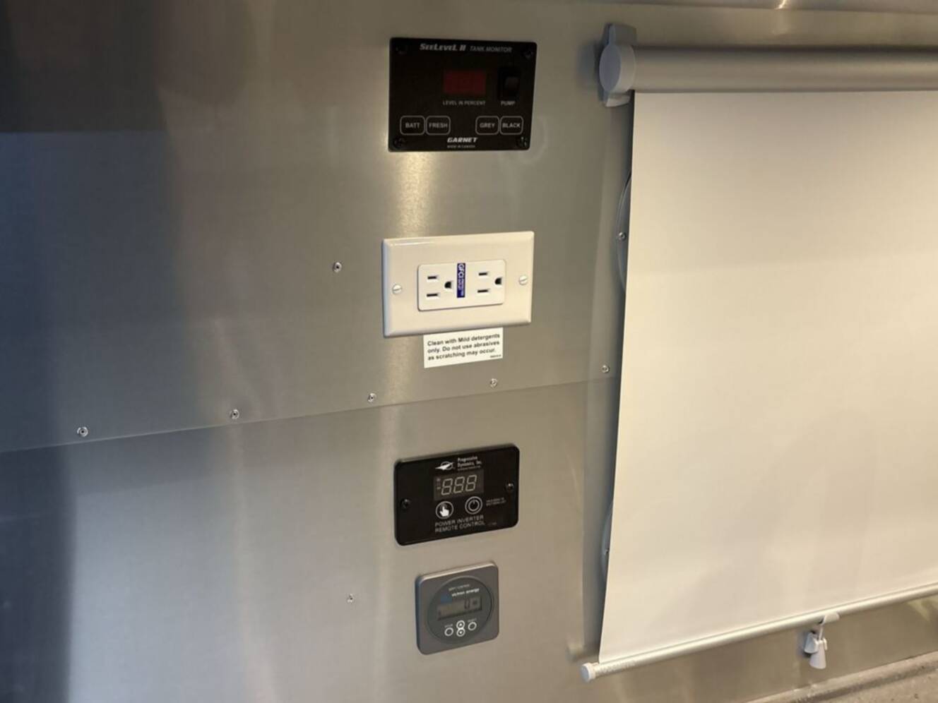A photo of this 2026 Airstream International 27FB