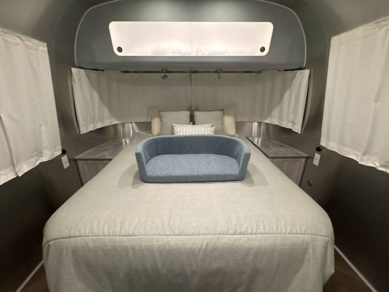 A photo of this 2026 Airstream International 27FB