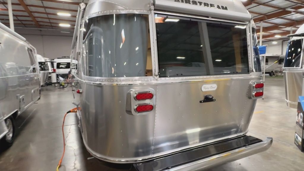 2024 Airstream Flying Cloud 25 Front Bed Queen in fairfield CA